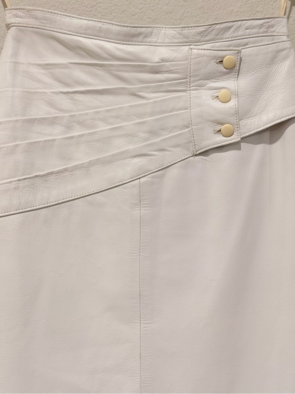 Vintage Vakko Cream Leather Pencil Skirt, Ruched Waist, Quiet Luxury. Old Money - Picture 3 of 17